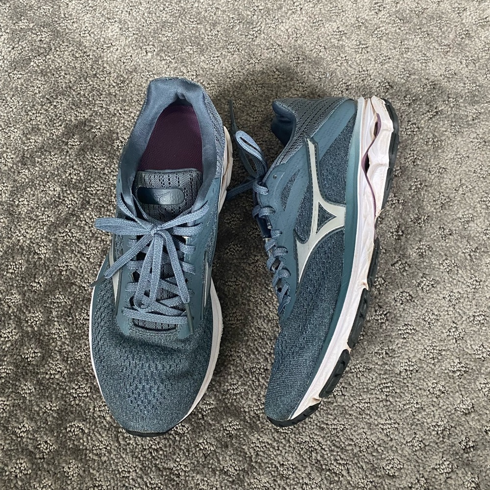 Mizuno tennis shoes